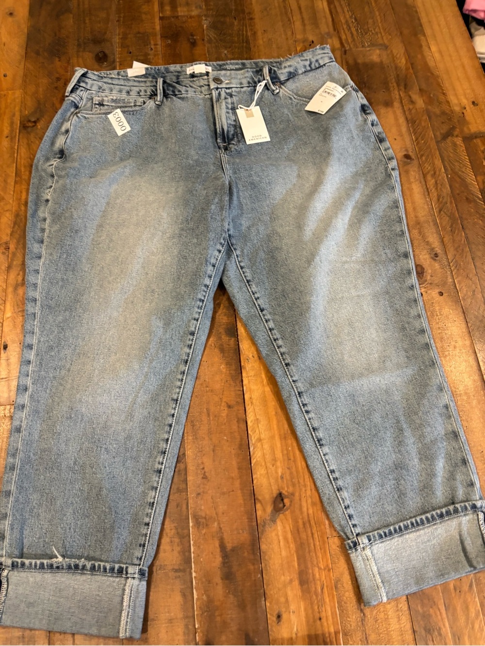 Good American Light Wash Cropped Roll-Cuff Jeans